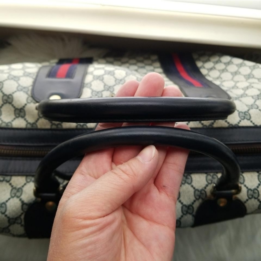 Authentic Vintage Gucci Duffle Carry on - Picture 5 of 11